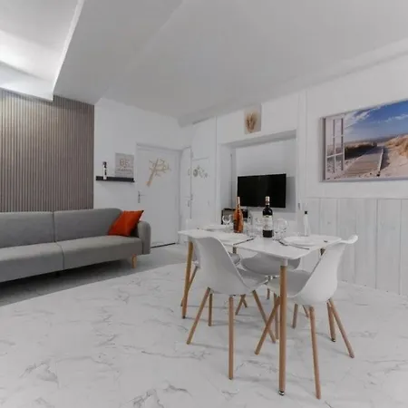 Les Joyaux Du Temps #hypercentre#confort アパート *